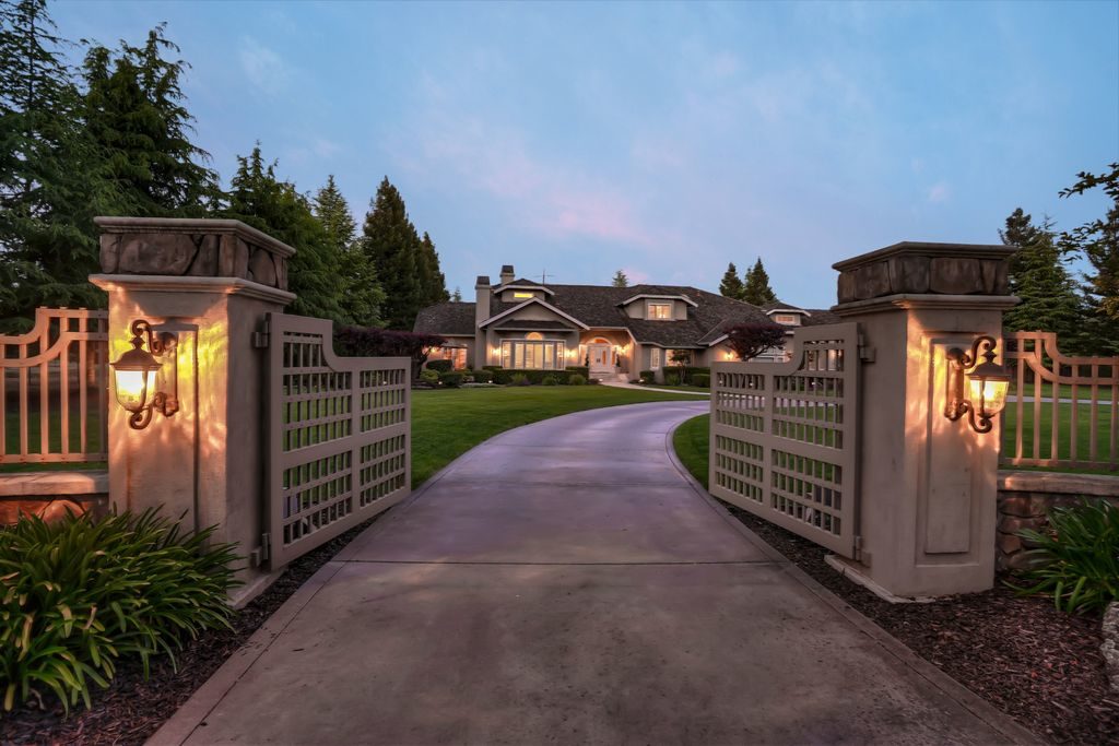 Twilight exterior real estate photography – Orange County